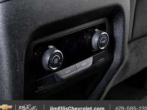 Used 2025 Chevrolet Traverse LT image 18