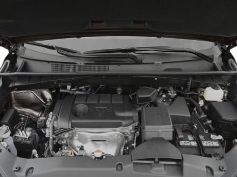 Used 2018 Toyota Highlander LE image 12