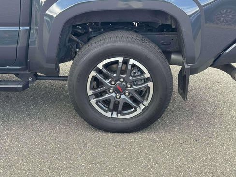 Used 2024 Toyota Tacoma TRD Sport w/ TRD Sport Premium Package AWD/4WD image 11