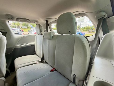Used 2014 Toyota Sienna L FWD image 20