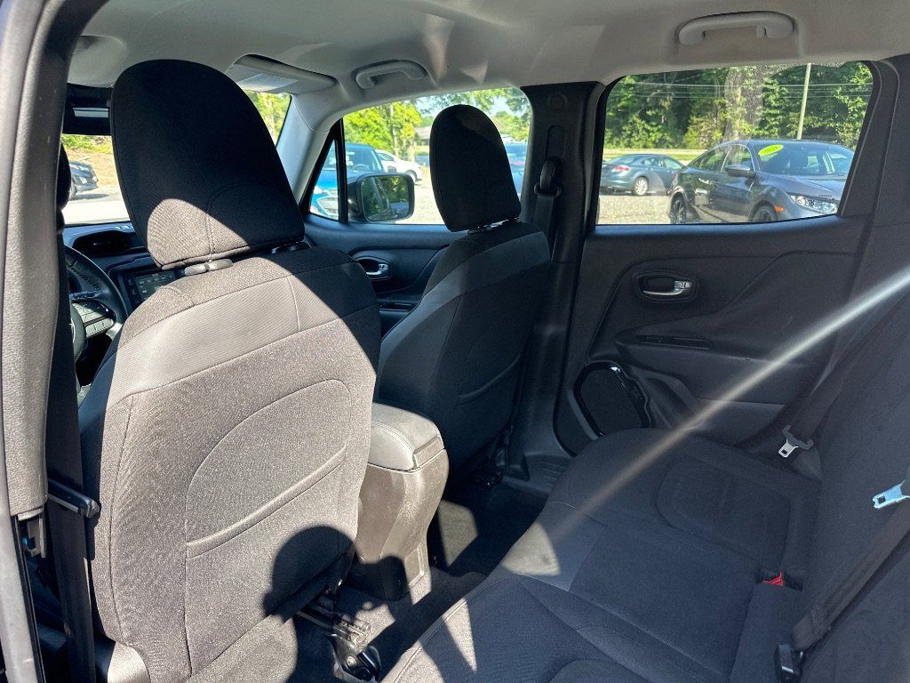 Used 2017 Jeep Renegade Altitude FWD image 16