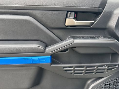 Used 2025 Toyota Tacoma TRD Off-Road image 12