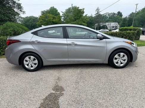 Used 2016 Hyundai Elantra SE FWD image 3