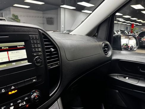 Used 2018 Mercedes-Benz Metris Passenger image 27