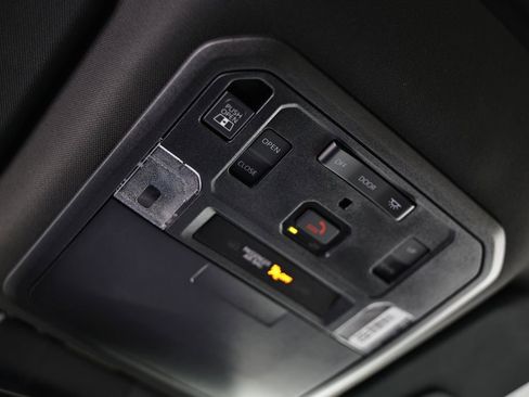 Used 2025 Toyota Tacoma Limited image 43