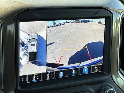 Used 2022 Chevrolet Silverado 1500 High Country w/ Technology Package image 15