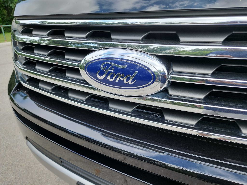 Used 2020 Ford Expedition Max XLT RWD image 3
