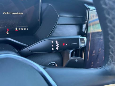 Used 2025 GMC Acadia Elevation image 31