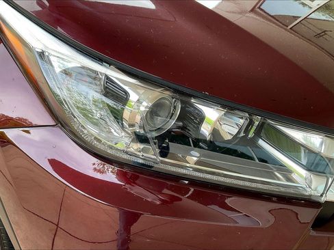 Used 2018 Toyota Highlander Limited AWD/4WD image 31