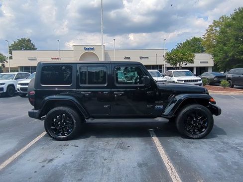 Used 2023 Jeep Wrangler Unlimited Sahara w/ Cold Weather Group AWD/4WD image 6