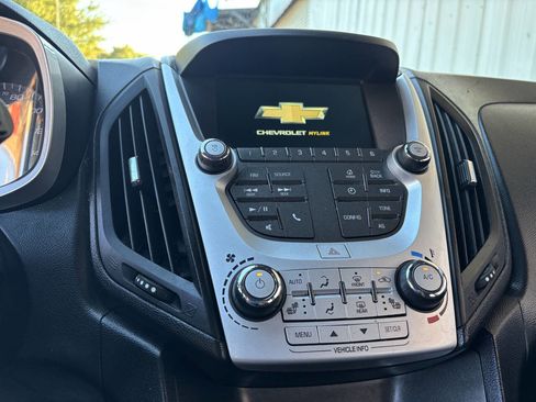 Used 2017 Chevrolet Equinox LT w/ Convenience Package image 29