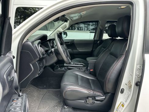 Used 2020 Toyota Tacoma SR w/ SR Convenience Package RWD image 2