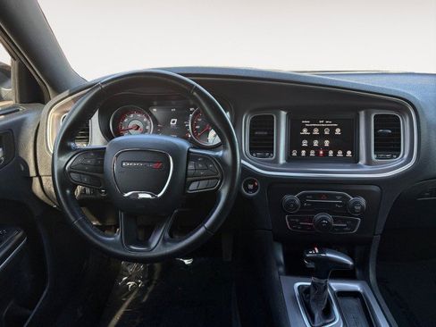 Used 2022 Dodge Charger SXT image 2