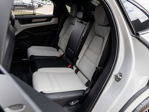 Certified 2026 Porsche Cayenne Coupe image 35