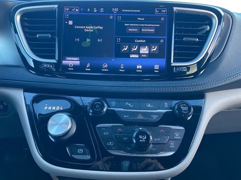 Used 2021 Chrysler Pacifica Touring w/ Cold Weather Group image 19