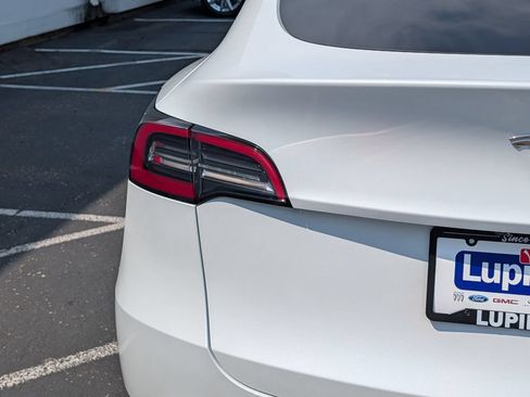 Used 2022 Tesla Model Y Performance AWD/4WD image 5