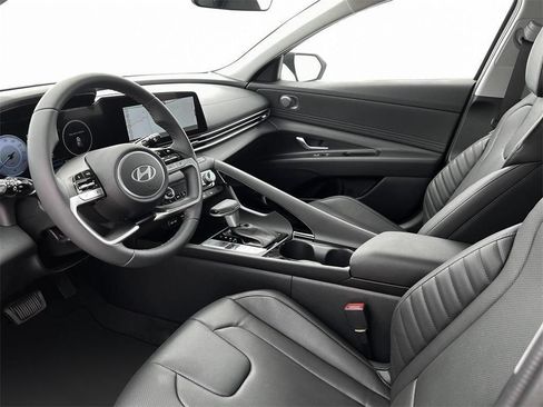 New 2025 Hyundai Elantra Limited FWD image 14