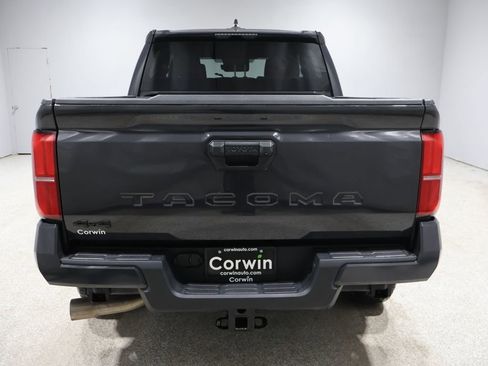 Used 2025 Toyota Tacoma TRD Off-Road image 3