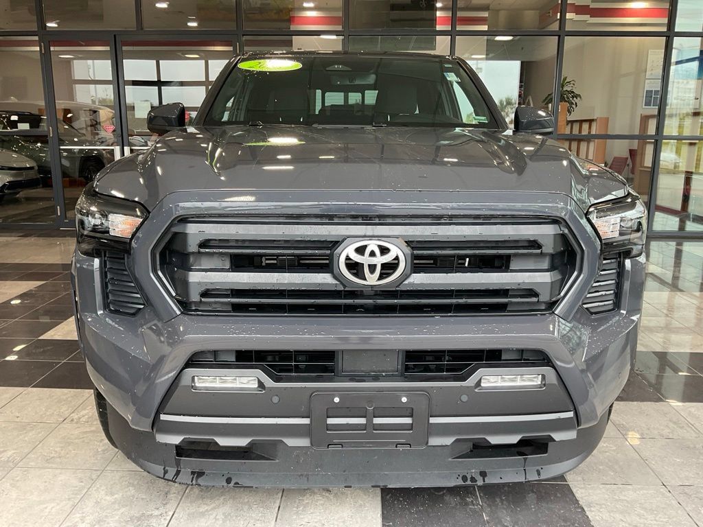 Certified 2025 Toyota Tacoma SR5 AWD/4WD image 2