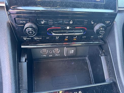 Used 2024 Jeep Grand Cherokee Altitude image 14