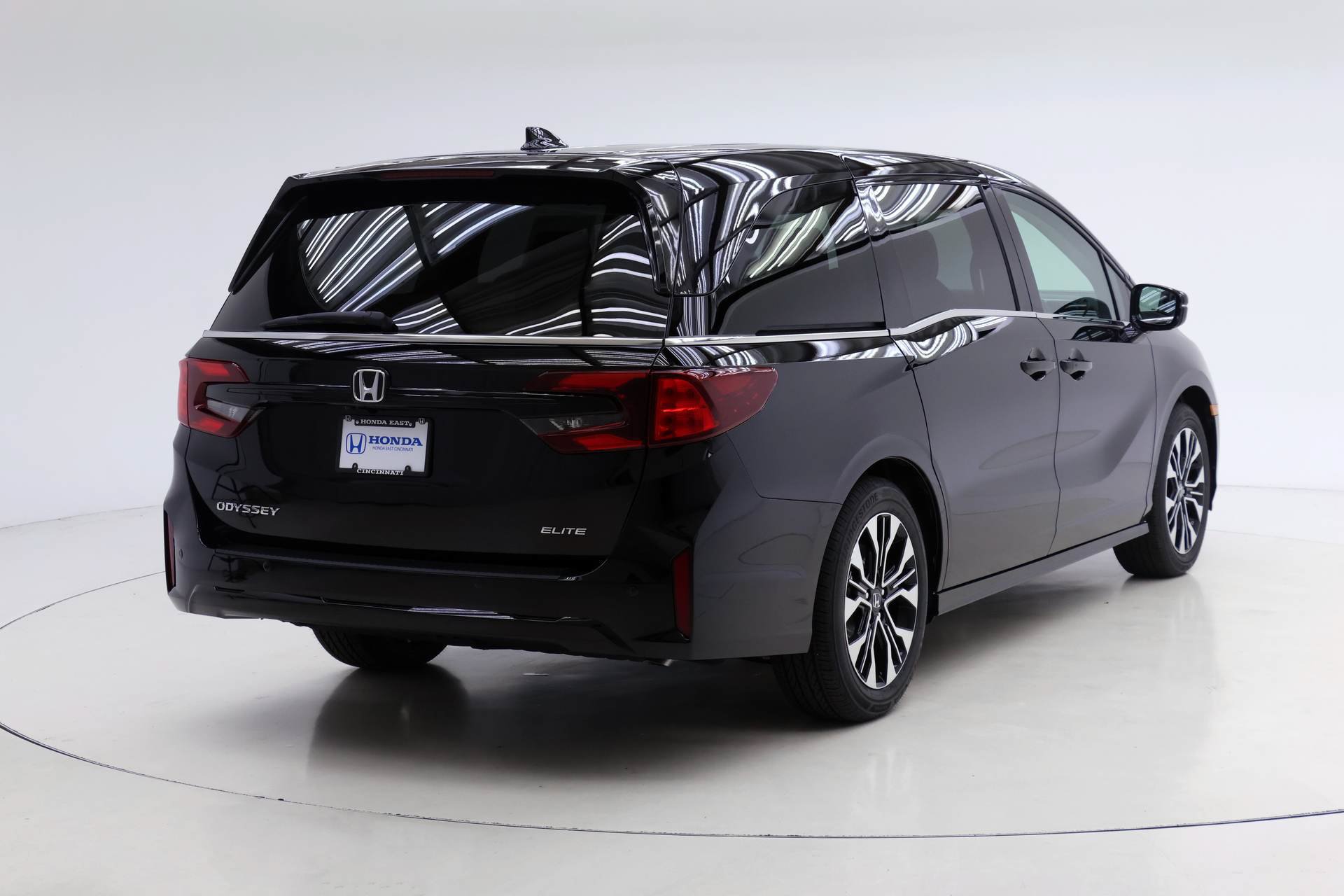 New 2027 Honda Odyssey Elite image 2