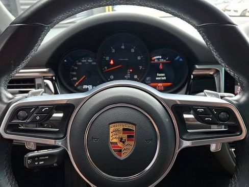 Certified 2021 Porsche Macan AWD/4WD image 22