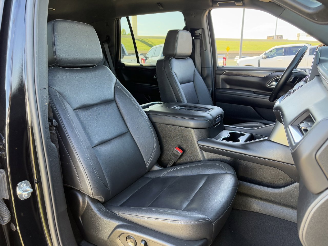 Used 2024 Chevrolet Tahoe LT RWD image 32