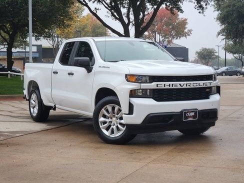 Used 2020 Chevrolet Silverado 1500 Custom w/ Custom Value Package image 2
