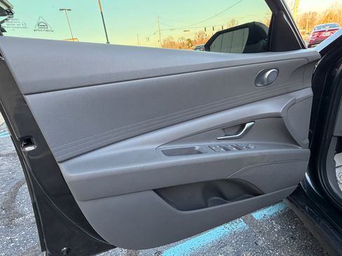 Used 2023 Hyundai Elantra SEL w/ Cargo Package image 22