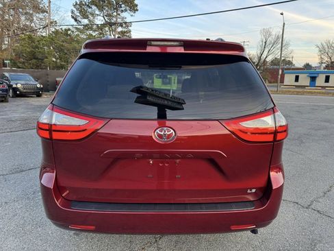 Used 2015 Toyota Sienna LE image 6