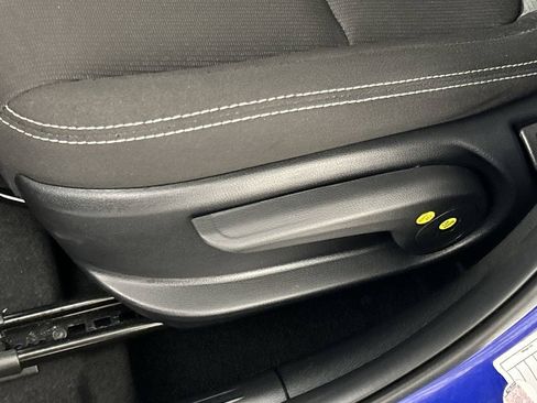 Used 2025 Hyundai Venue SEL FWD image 21