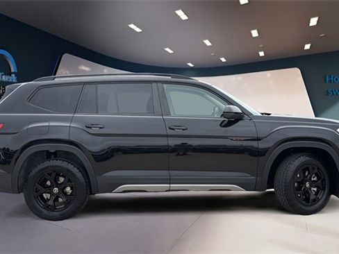 Certified 2025 Volkswagen Atlas Peak Edition SE image 8