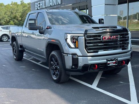 Used 2025 GMC Sierra 2500 AT4 w/ AT4 Premium Plus Package AWD/4WD image 2