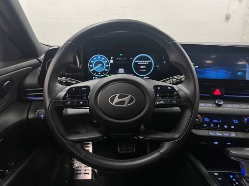Used 2025 Hyundai Elantra SEL FWD image 15