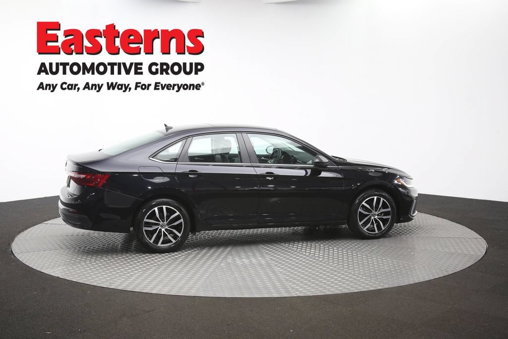 Used 2025 Volkswagen Jetta SE FWD image 45