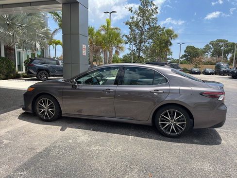 Used 2023 Toyota Camry XLE FWD image 4