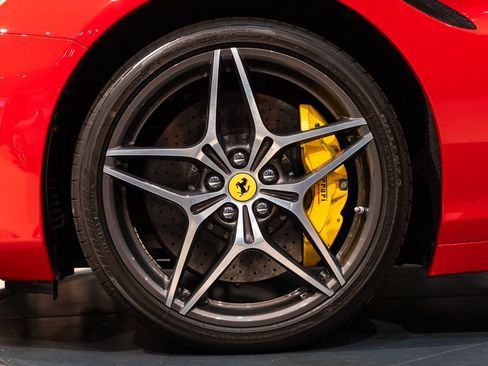 Used 2016 Ferrari California T image 17