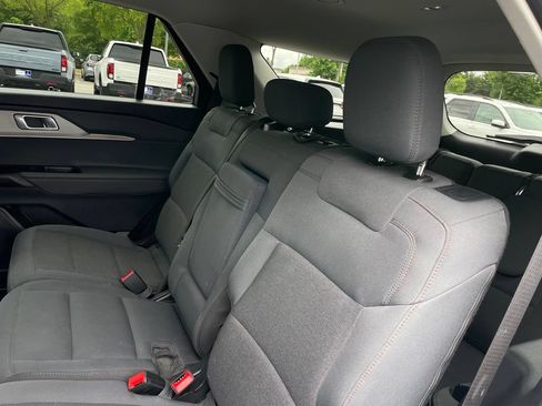 Used 2025 Ford Explorer Active RWD image 42