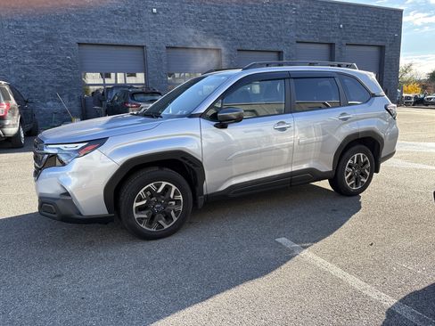 Certified 2025 Subaru Forester Premium image 11