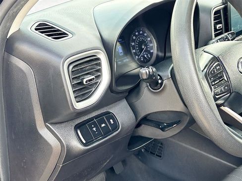 Used 2021 Hyundai Venue SE FWD image 10