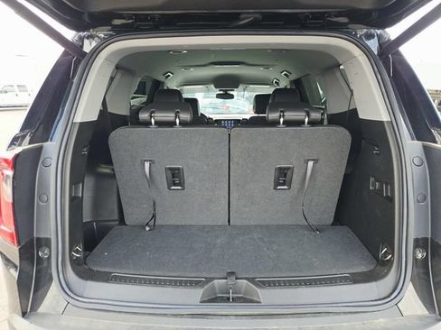Used 2023 GMC Acadia SLT w/ Elevation Edition FWD image 11