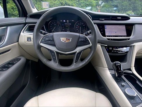 Used 2024 Cadillac XT5 Premium Luxury w/ Technology Package AWD/4WD image 5