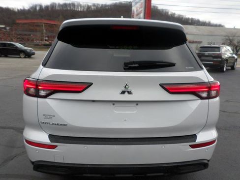 Used 2022 Mitsubishi Outlander ES image 5
