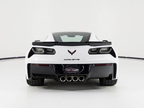 Used 2015 Chevrolet Corvette Z06 w/ 3LZ Preferred Equipment Group image 5