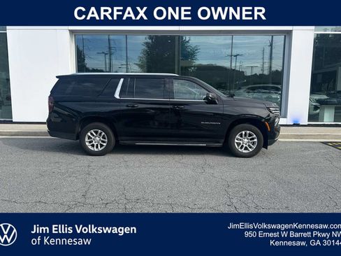 Used 2025 Chevrolet Suburban LT RWD image 1