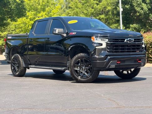 Used 2022 Chevrolet Silverado 1500 LT Trail Boss w/ LT Trail Boss Premium Package AWD/4WD image 2