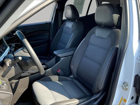 Used 2025 Chevrolet Trax LT w/ Driver Confidence Package FWD image 21