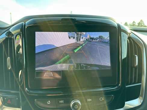 Used 2021 Chevrolet Traverse LT image 14