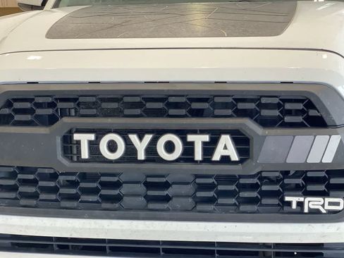 Used 2016 Toyota Tacoma SR5 w/ SR5 Appearance Package (DN) AWD/4WD image 10