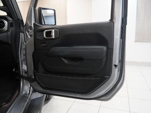 Used 2020 Jeep Wrangler Unlimited Sahara image 28